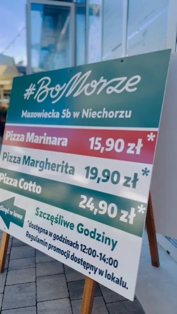 BoMorze Happy Hour Tafel vor dem Lokal — Margherita, Cotto