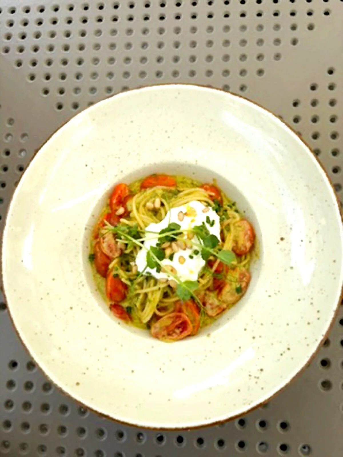 Spaghetti pesto with stracciatella di burrata, confit tomatoes and pine nuts