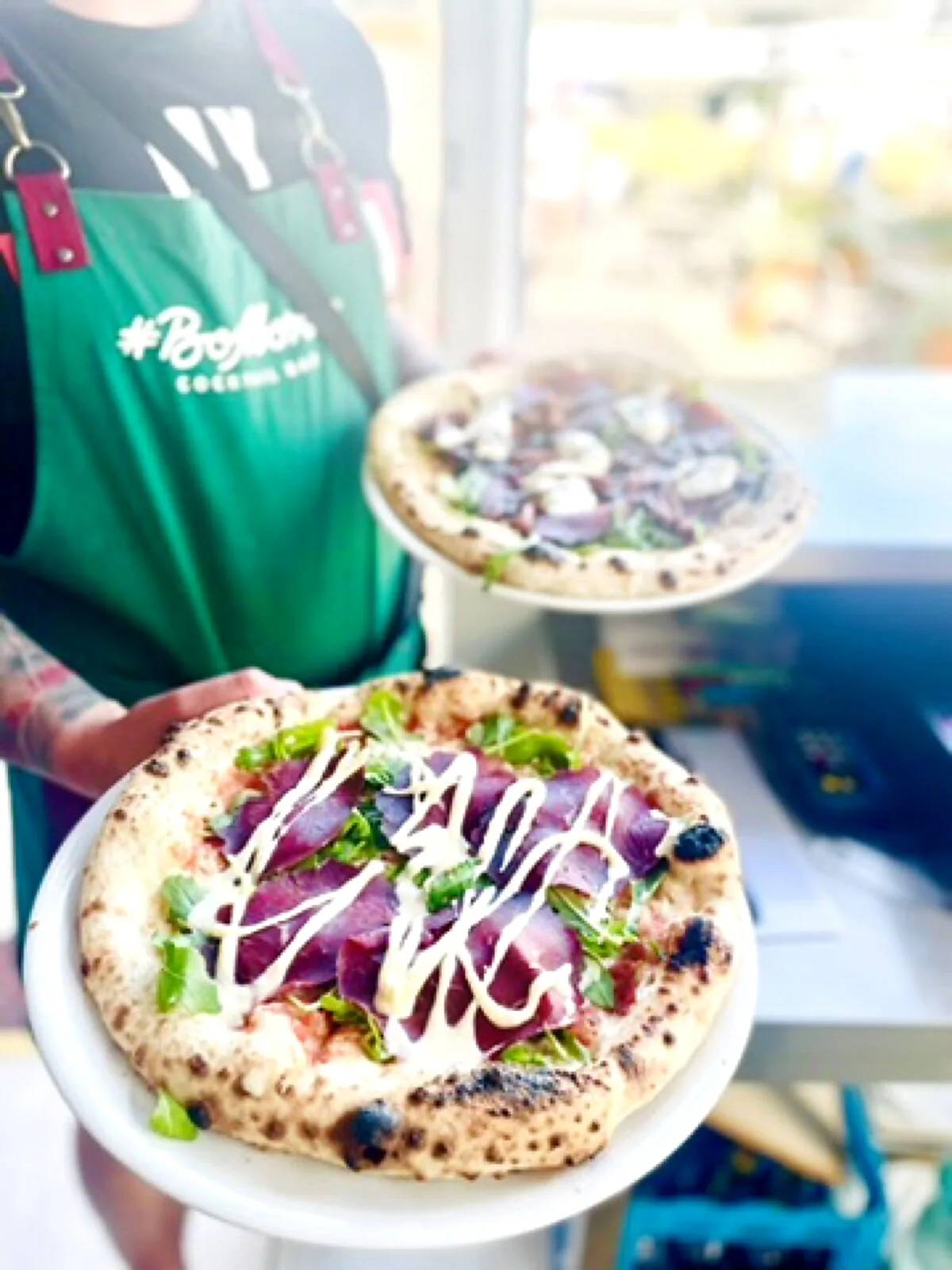 Neapolitanische Pizza BoMorze — Bresaola, Rucola, Parmesan