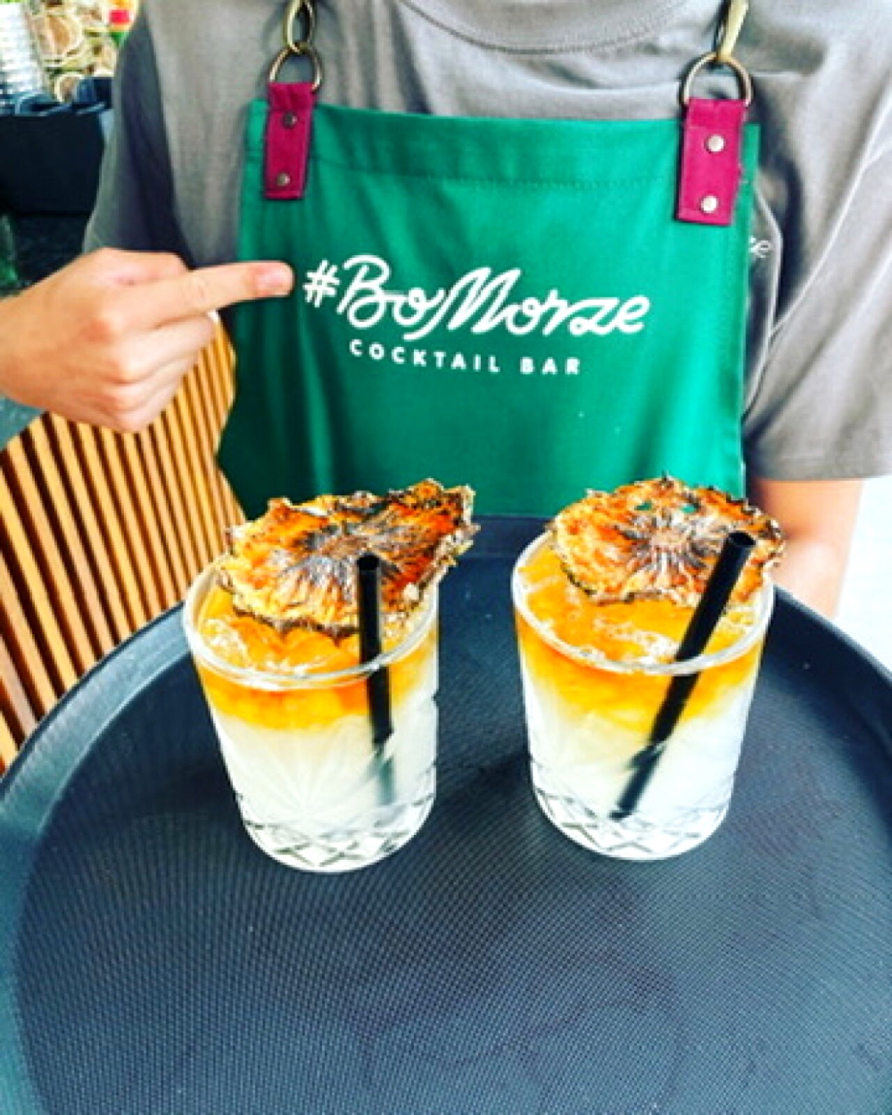 Mai Tai — exotischer Rum-Cocktail mit Zitrus- und Mandelnoten, Schürze #BoMorze Cocktail Bar